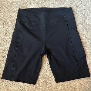 High waisted Biker Shorts with Pockets